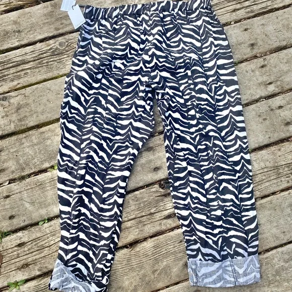 NWT Calvin Klein Zebra-Print Linen Tab-Cuff Pants - Picture 2 of 7